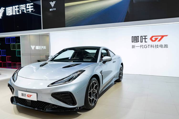 深圳58哪吒汽车在智能汽车领域的表现，领途汽车在新能源汽车市场中的影响力